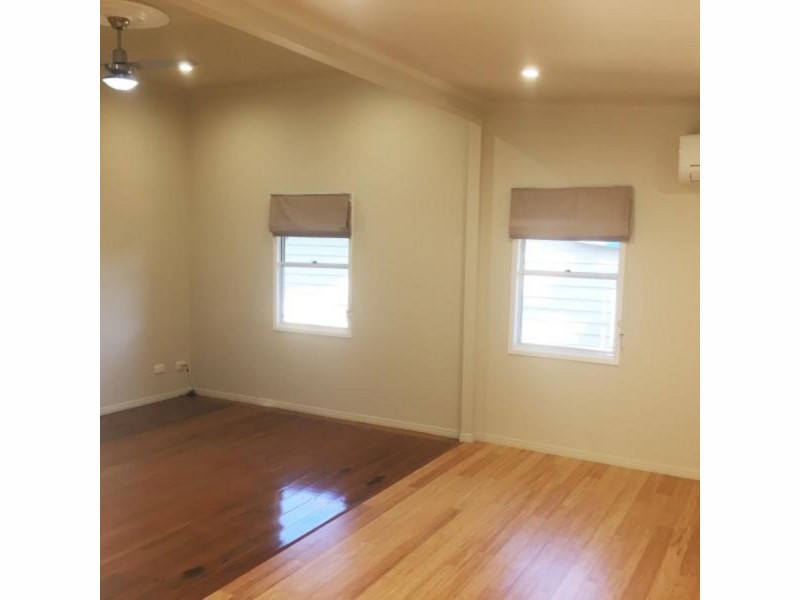 290 East Street, Depot Hill QLD 4700